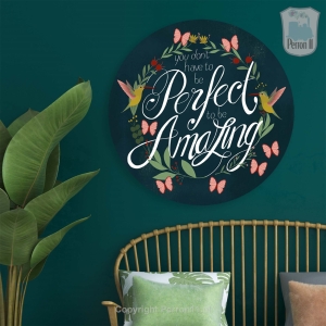 Wandcirkel met gehandletterde spreuk vogels en bloemen