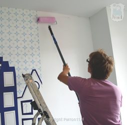 Vliesbehang rol de muur in met Perfax Roll On Magic