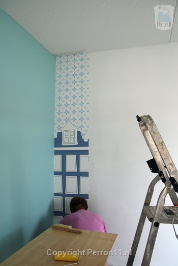 De eerste baan behangen