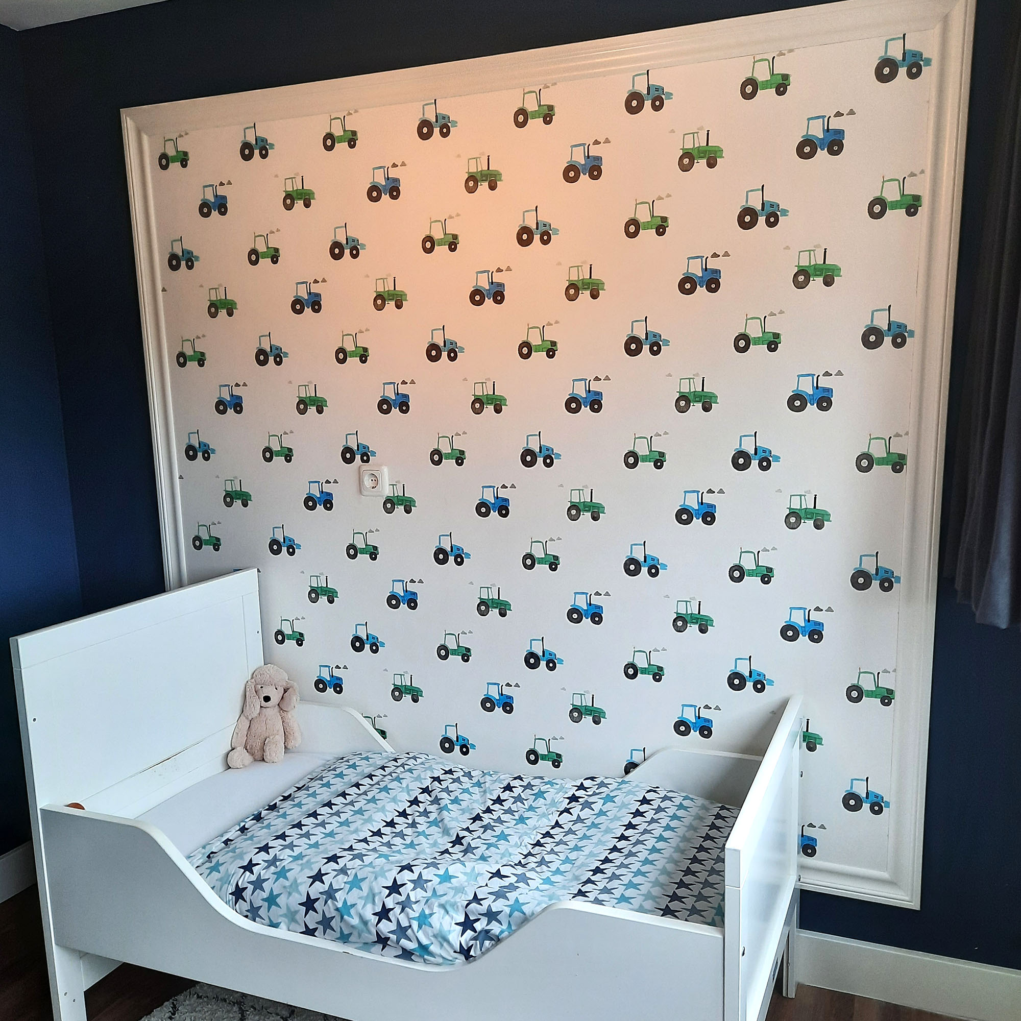 Kunstwerk gemaakt van behang Tractor door klant