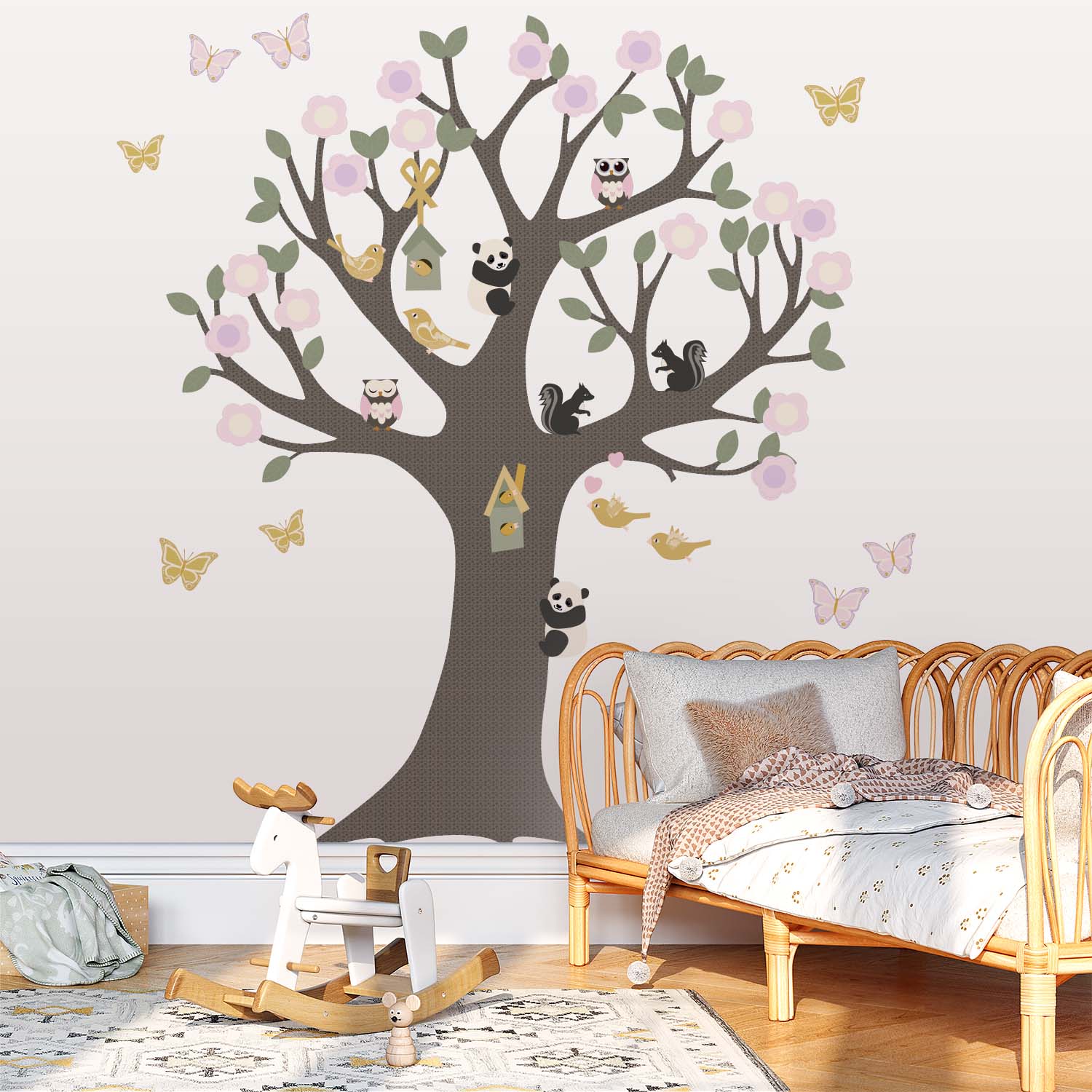kinderkamertrends 2022 muurstickerboom in pastelkleuren in meisjeskamer