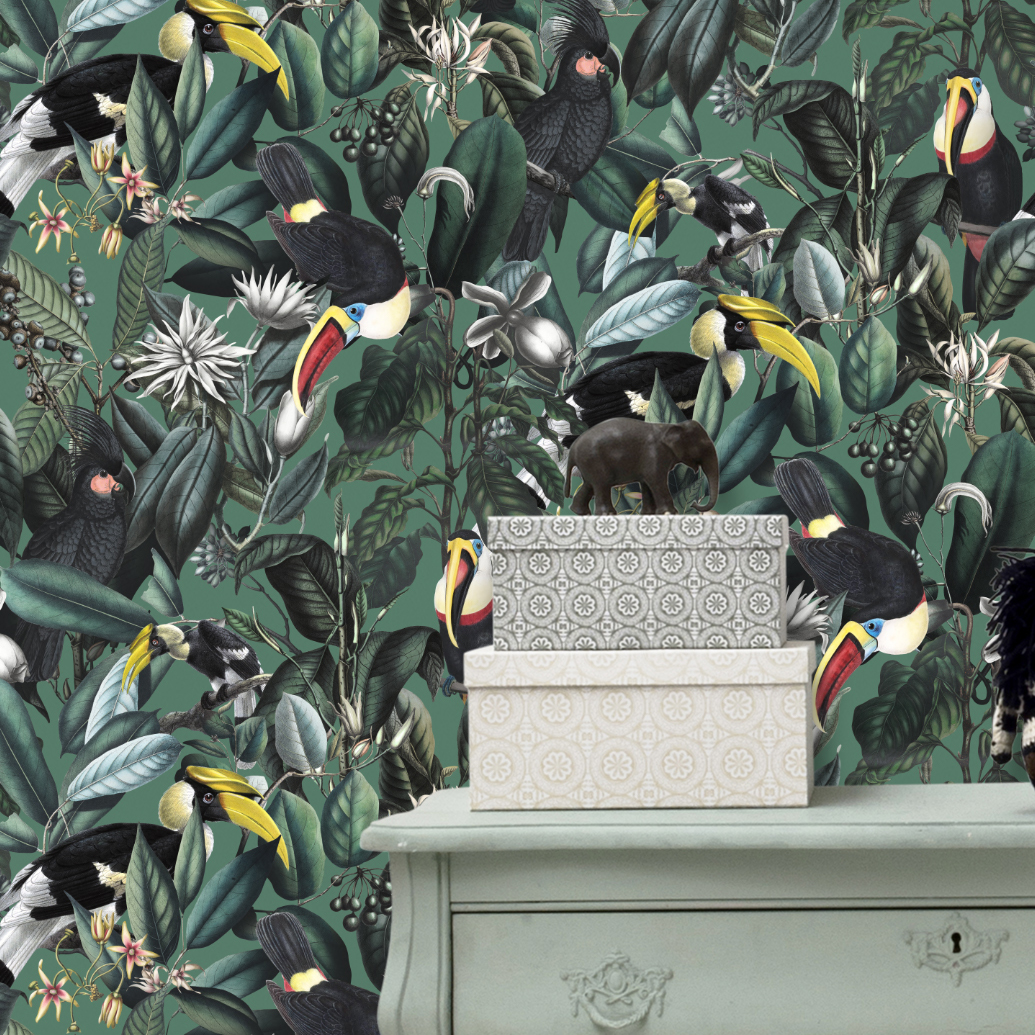 Behang met grote bladeren en tropische vogels in de kinderkamer