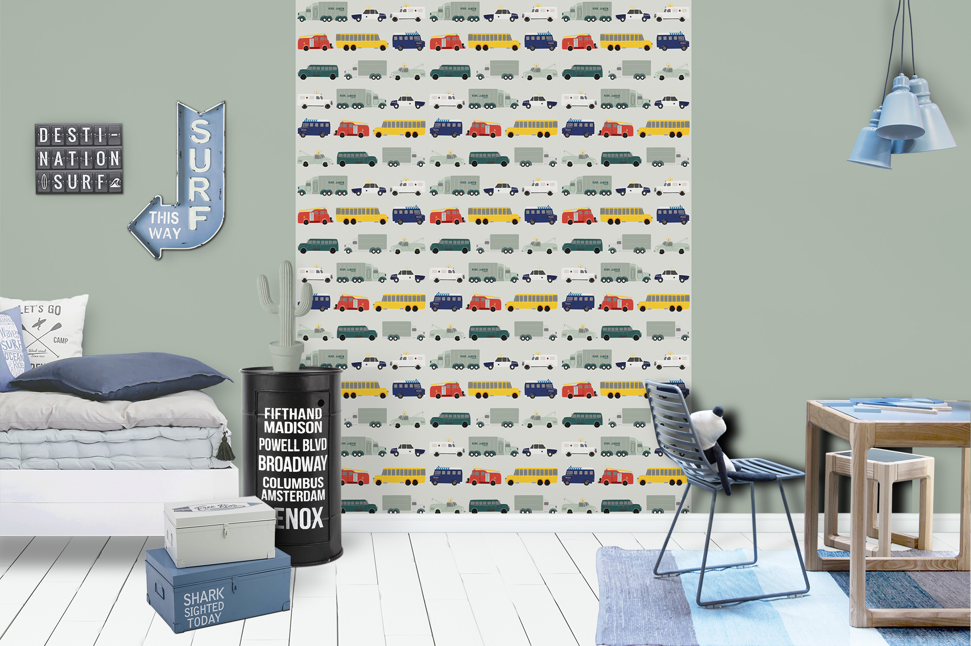 Kinderkamer met 3 banen voertuigbehang van Perron 11 en verfkleur Early Dew