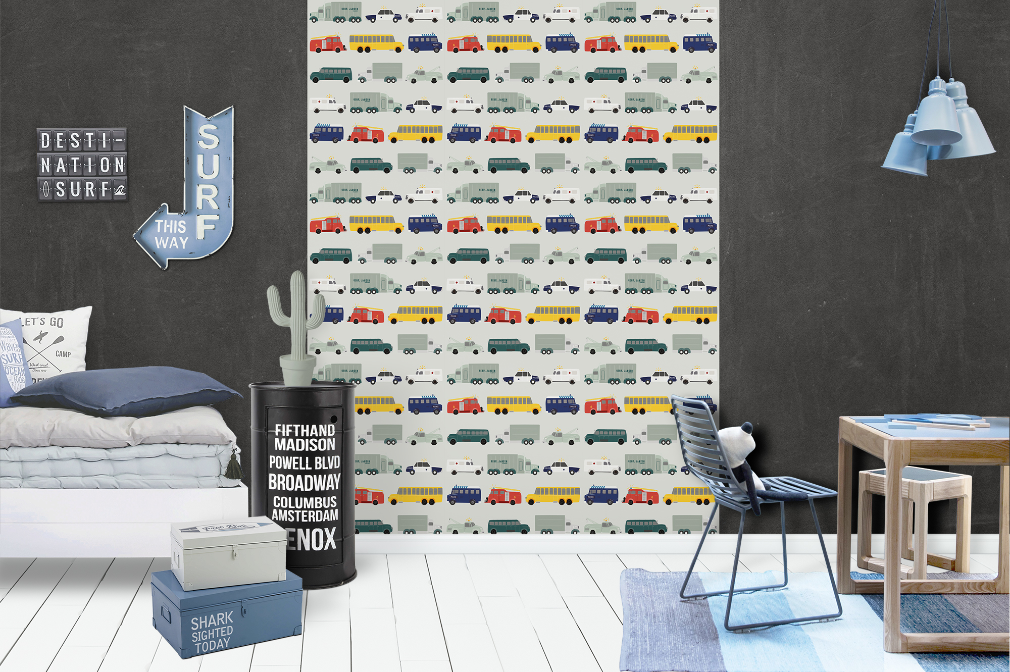Jongenskamer met 3 banen voertuigenbehang van Perron 11 en schoolbordverf op 1 wand