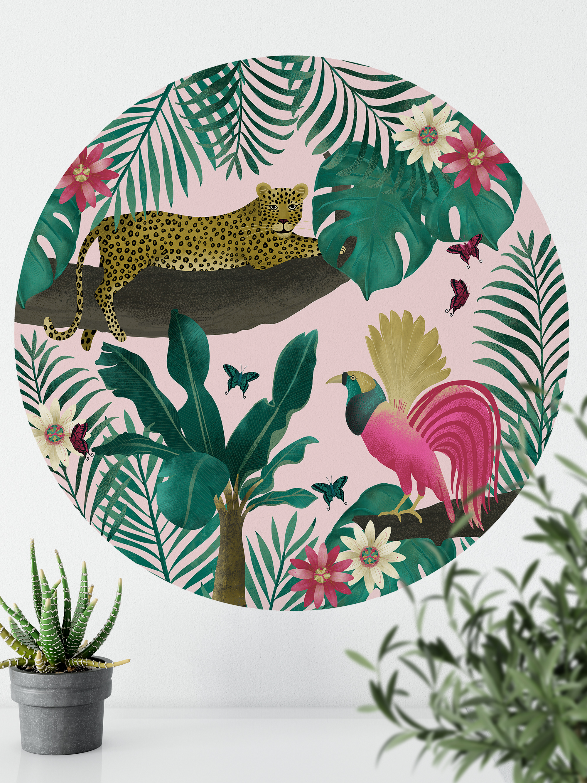 jungle muursticker in de kinderkamer met plantjes erbij
